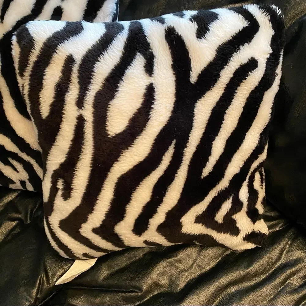 Zebra decorative Pillows 18”x18” QTY 2